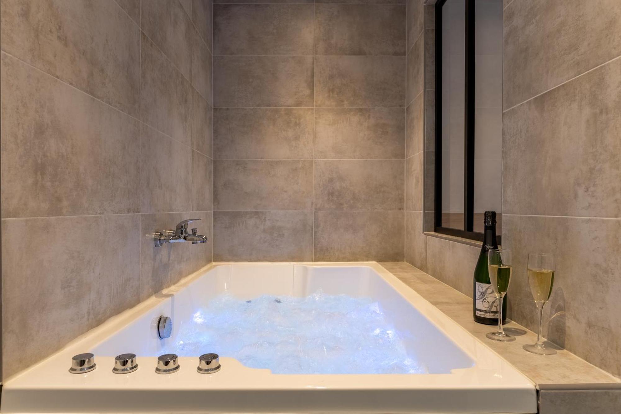 Le Fruit Defendu "Love Room" Jacuzzi Centre Ville Rouen Eksteriør billede